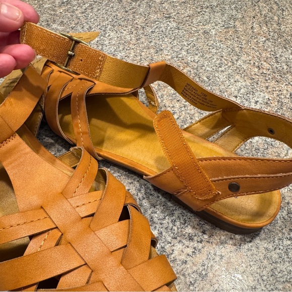 Frye and Co. Meenah Woven Strappy Sandals. Sz 10 - Picture 4 of 7